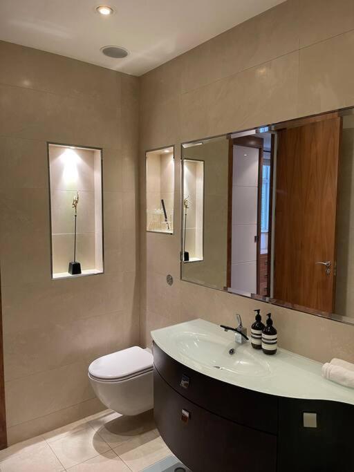 Designer 2 Bedroom Pimlico Londra Exterior foto