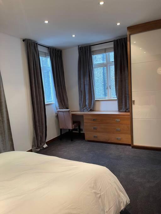 Designer 2 Bedroom Pimlico Londra Exterior foto